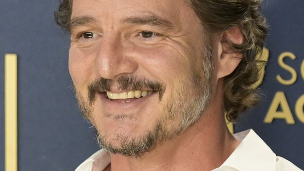 Mε ποιά ηθοποιό φιλιέται ο Pedro Pascal στο Μανχάταν;