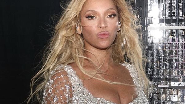 H Beyonce θριαμβεύει με το Texas Holdem!