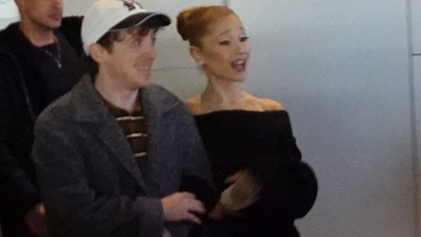 Ariana Grande και Ethan Slater φωτογραφίζονται μαζί!