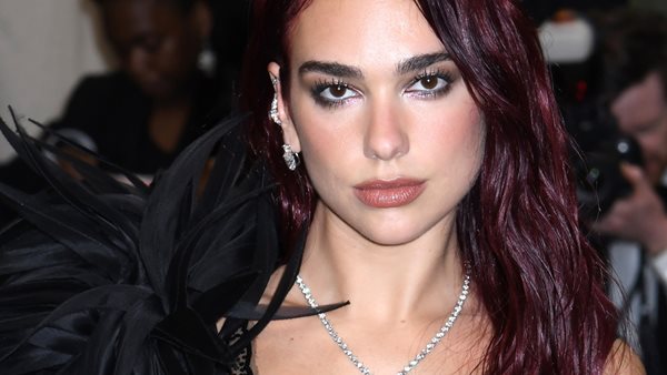 Dua Lipa: Θέση Νο1 στο UK Chart με το Radical Optimism!