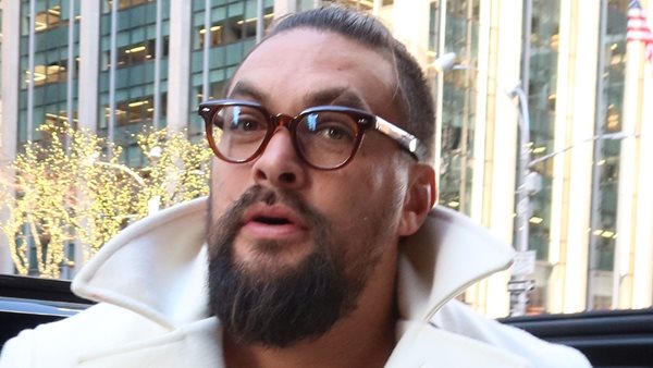 Jason Momoa στη συναυλία της Kelly Klarkson.