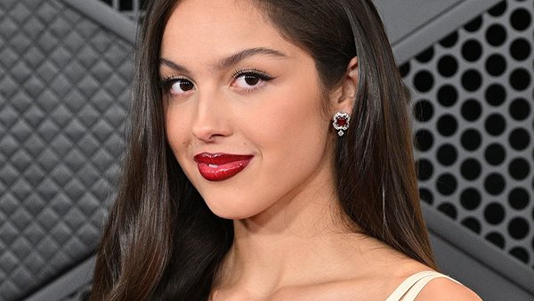 Τα γενέθλια της γιόρτασε σήμερα και η Olivia Rodrigo!