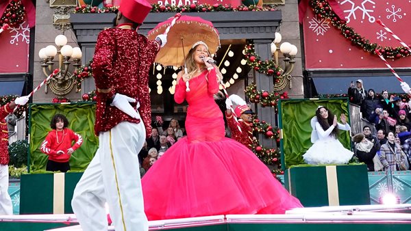 To twitter "έκανε party" με το playback του All I Want For Christmas