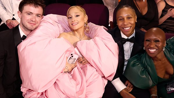 Το "Eternal Sunshine" της Ariana Grande έσπασε ρεκόρ ήδη!