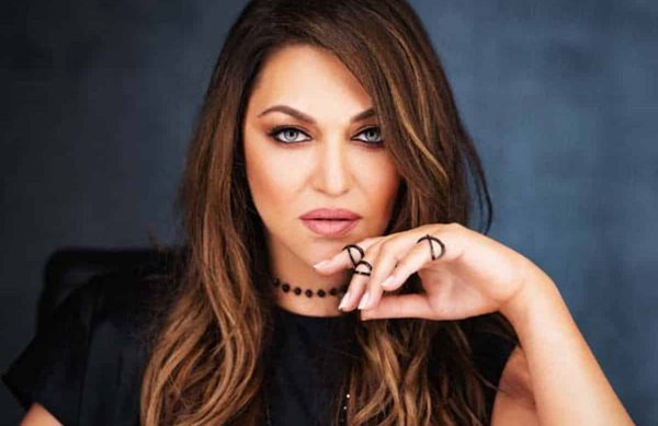 Καίτη Γαρμπή - Το throwback στιγμιότυπο από το video clip του τραγουδιού "Ξυπόλητη Χορεύω"