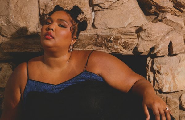 Lizzo - Γιορτάζει τη vegan πλευρά της ζωής σε νέα καμπάνια της PETA