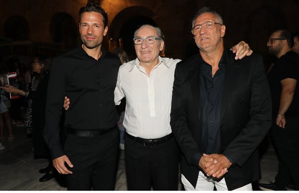 "Μητέρα Γη Συγνώμη" στο Ηρώδειο για την κλιματική αλλαγή.