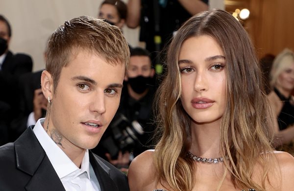 Ο Justin Bieber αναφέρθηκε για πρώτη φορά στη σοβαρή περιπέτεια υγείας της Hailey
