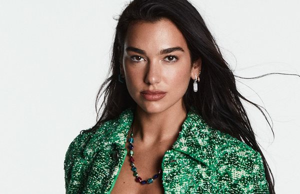 Dua Lipa - Σοκαρισμένη από πυροτεχνήματα που εμφανίστηκαν σε show της χωρίς να έχει δοθεί άδεια