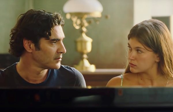 Το Netflix καλεί τον Χριστόφορο Παπακαλιάτη;