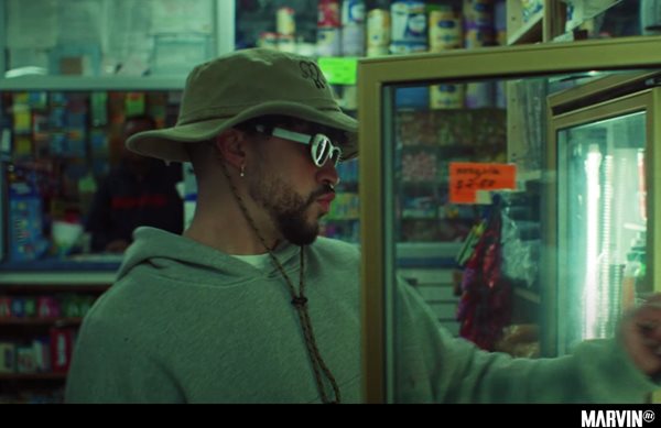 Ο Bad Bunny παντρεύεται... στο πλαίσιο του νέου του music video για το "Tití Me Preguntó"