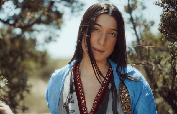 Κατερίνα Κακοσαίου - Κάνει το δισκογραφικό της ντεμπούτο με το τραγούδι "Πόσο Θέλω"