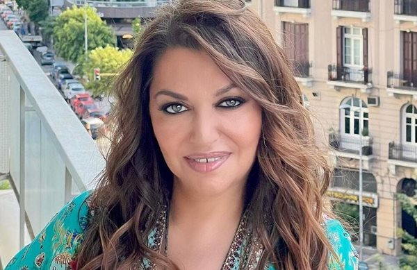 Η Καίτη Γαρμπή έγινε πασχαλινή λαμπάδα