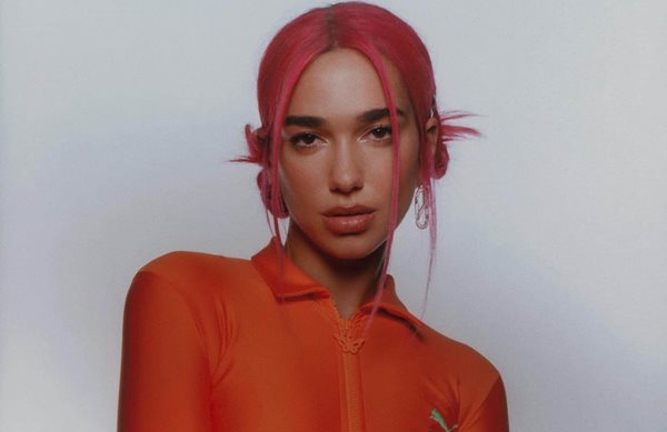 Το tribute της Dua Lipa στη '90s rave κουλτούρα με την καινούρια αθλητική της συλλογή