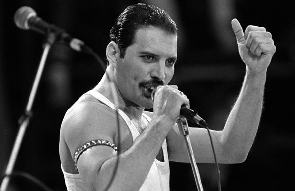 #RockThisDay - 24 Νοεμβρίου: Φεύγει από τη ζωή ο Freddie Mercury των Queen