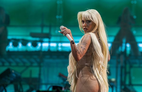 H Doja Cat σωζει την φήμη του Coachella στην 2h εβδομάδα του