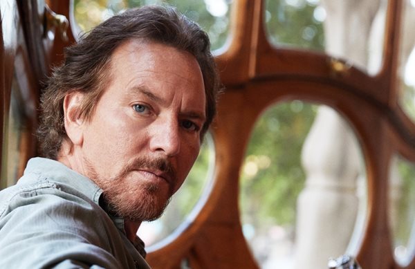 Ο Eddie Vedder συνεχίζει τη διαμάχη με τους Mötley Crüe