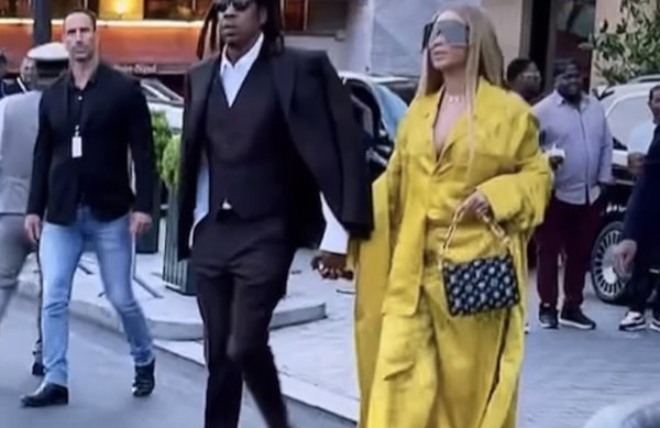 Beyonce και Jay Z σε εμφάνιση έκπληξη δίπλα στην Blue Ivy.