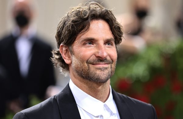 Ο Bradley Cooper είναι ένας "άλλος" στην ταινία Maestro