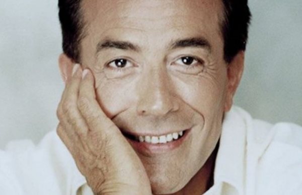 Δάκης - Συνεργάτες και φίλοι λένε το τελευταίο "αντίο" στον τραγουδιστή