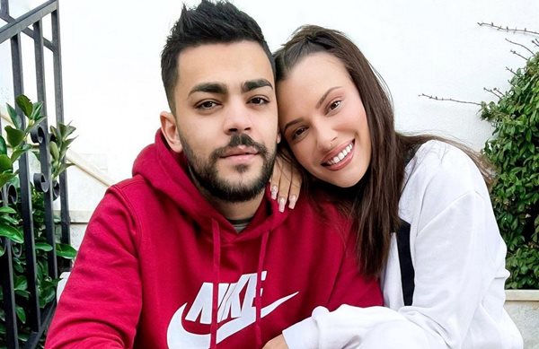 Χρήστος Σαντικάι για την εγκυμοσύνη της Λάουρας Νάργες: "Δεν μου αρέσει να το συζητάω, γιατί πιστεύω πάρα πολύ στο μάτι"