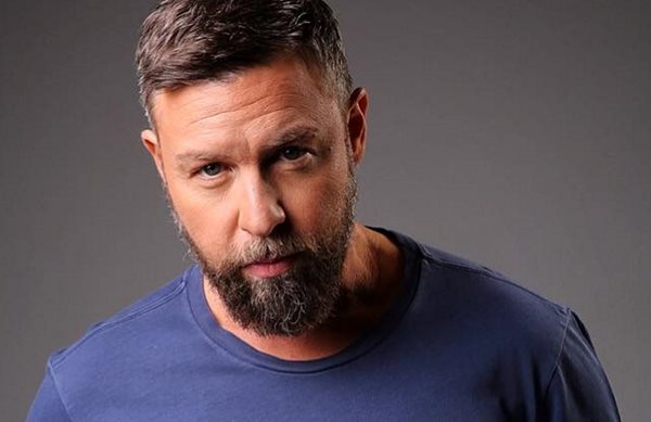 Γιάννης Βαρδής: "Ο πατέρας μου ποτέ δεν θεώρησε τον εαυτό του κάτι τεράστιο ασχέτως αν ήταν"