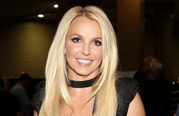 H Britney Spears ανακοίνωσε την αποβολή του μωρού της