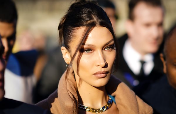 Η Bella Hadid μιλάει για το πρόβλημά της με το αλκοόλ