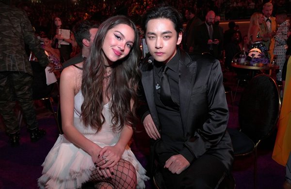 #Grammys2022 - Λαμπερές backstage στιγμές των αγαπημένων μας stars