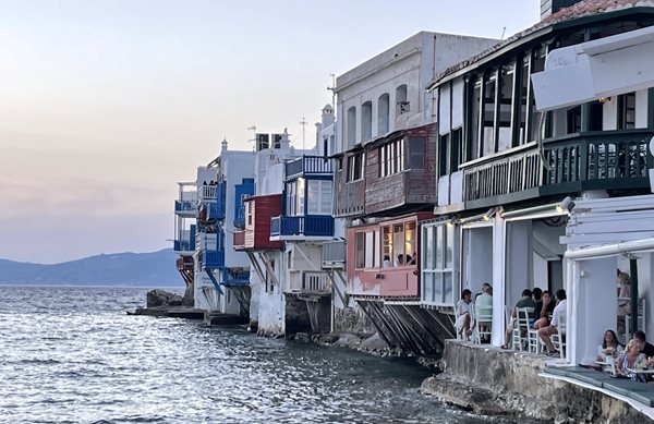 O Slimane, της Eurovision και του Mon Amour, στη Μύκονο!