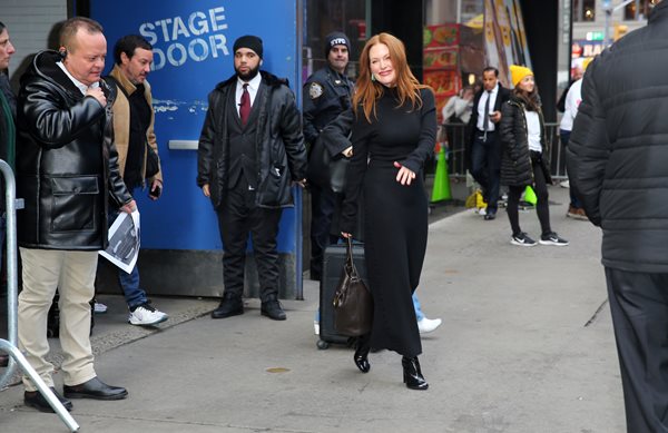 Οι φωτογράφοι "συνάντησαν" την Julianne Moore στη Νέα Υόρκη