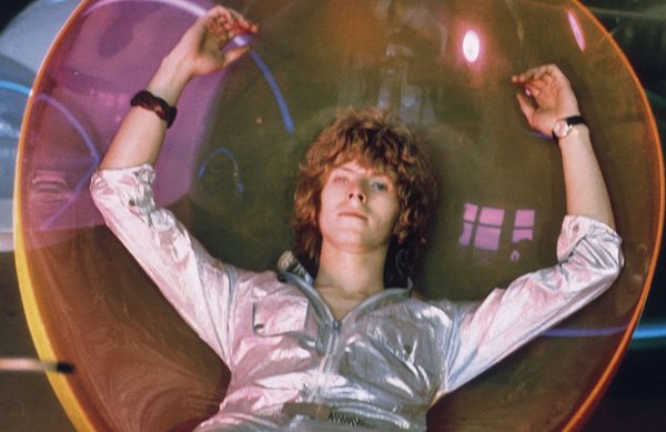 #RockThisDay - 10 Νοεμβρίου: O David Bowie για πρώτη φορά στο Νο.1 με το "Space Oddity"