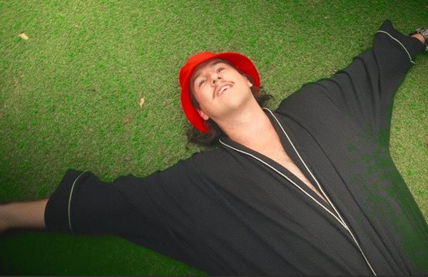 O Cyril δίνει δεξιοτεχνικά νέα πνοή στο Stumblin In!