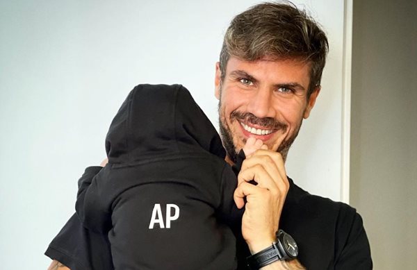 Άκης Πετρετζίκης - Ο γιος του έγινε ενός έτους