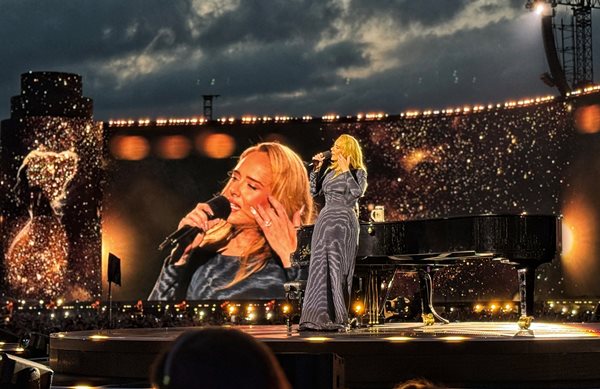 H Adele επιβεβαιώνει τον αρραβώνα της με Rich Paul!