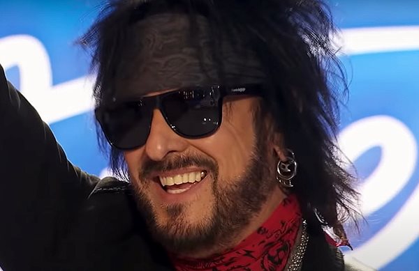 Nikki Sixx - To cameo του διάσημου ρόκερ στο "American Idol"