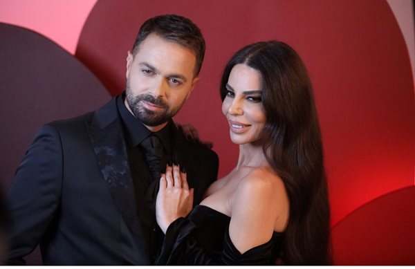 Παρασκήνια φωτογράφισης Κέλλυς Κελεκίδου-Ηλία Βρεττού!