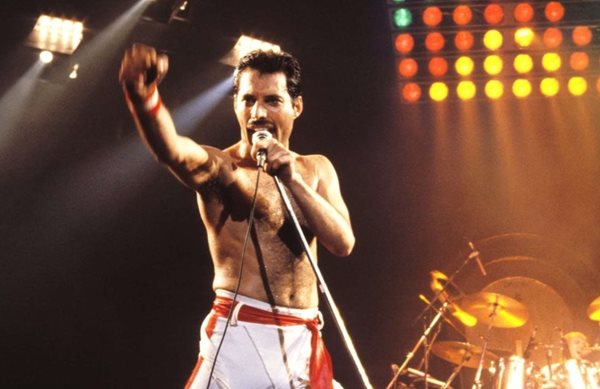 Χειρόγραφοι στίχοι του Freddie Mercury των Queen αναμένεται να αγγίξουν τις 150.000 λίρες σε δημοπρασία
