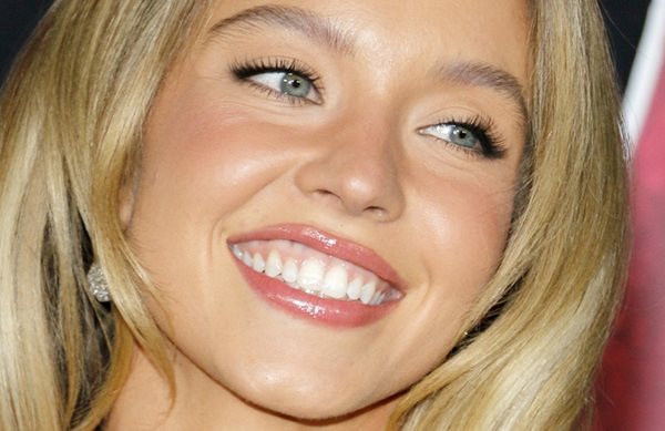 H Sydney Sweeney στα Οσκαρ,με το φόρεμα της Angelina Jolie!