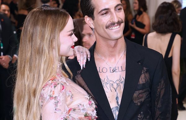 O έρωτας ταιριάζει στον Damiano! Δείτε τον με Dove Cameron!